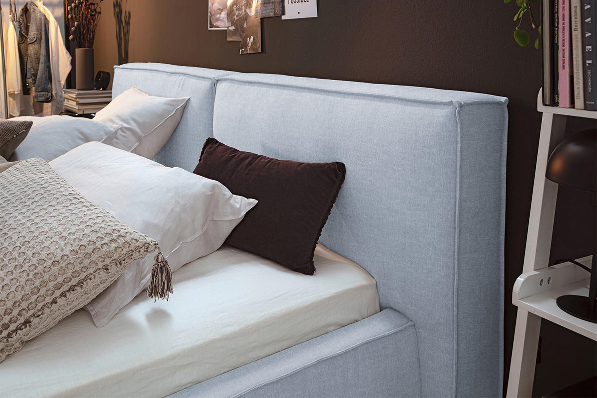 POLSTERBETT CARLO Hellblau Massivholz - Hellblau, Textil (200/200cm) - KAWOLA