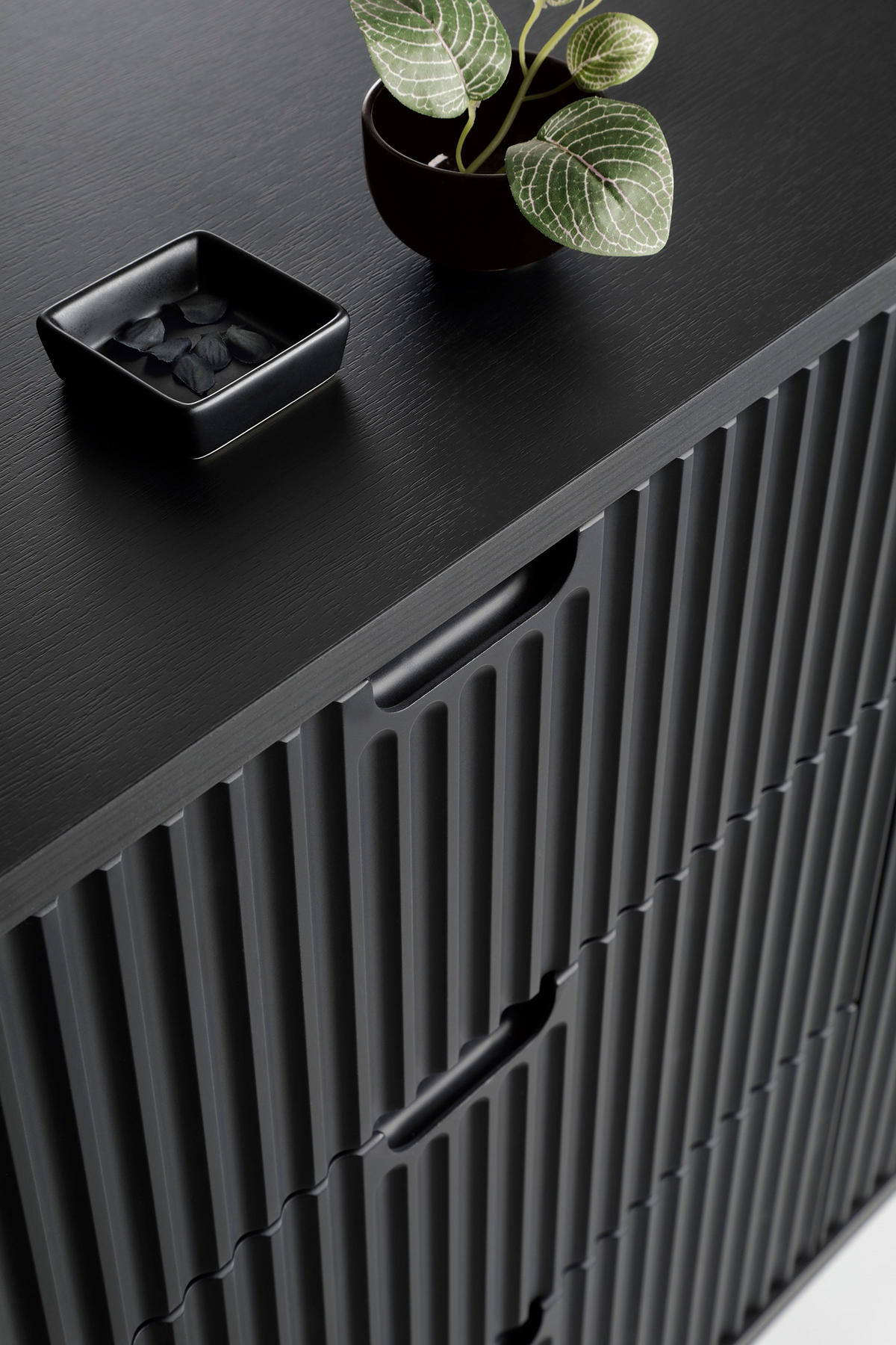 SIDEBOARD Salvia 2T 3S Schwarz, Gold 168/87/39 cm – mit geriffelten Fronten und hohen Beinen - Goldfarben/Schwarz, Holzwerkstoff/Metall (168/87/39cm) - AX Living
