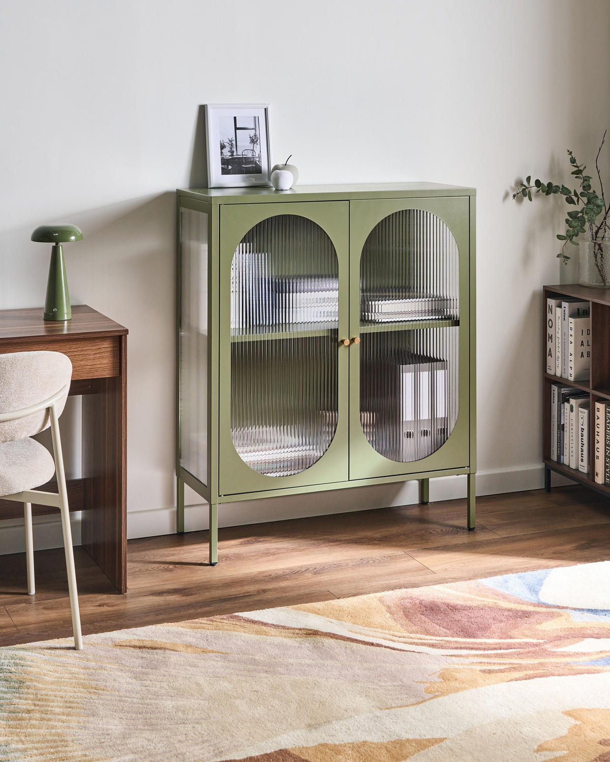 SIDEBOARD se skleněnými dveřmi Kov 90 cm Zelený Sarre - zelená barva, kov (90/111/35cm) - Beliani