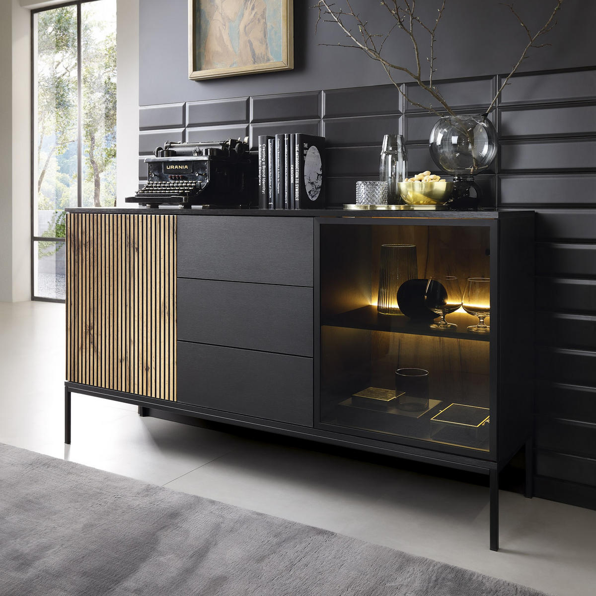 MODERNE Geriffelte Kommode LAGOS K2D3SZ (Schwarz, Eiche Wotan, LED, Metallfüße, Push to Open) - Eiche Wotan/Schwarz, Glas/Holz (154/83/39cm) - Ravio