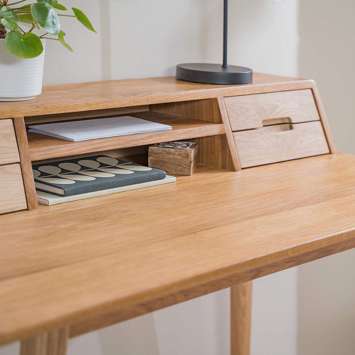 SCHREIBTISCH - Eiche massiv - Eichefarben, Holz (58/110/90cm) - home24