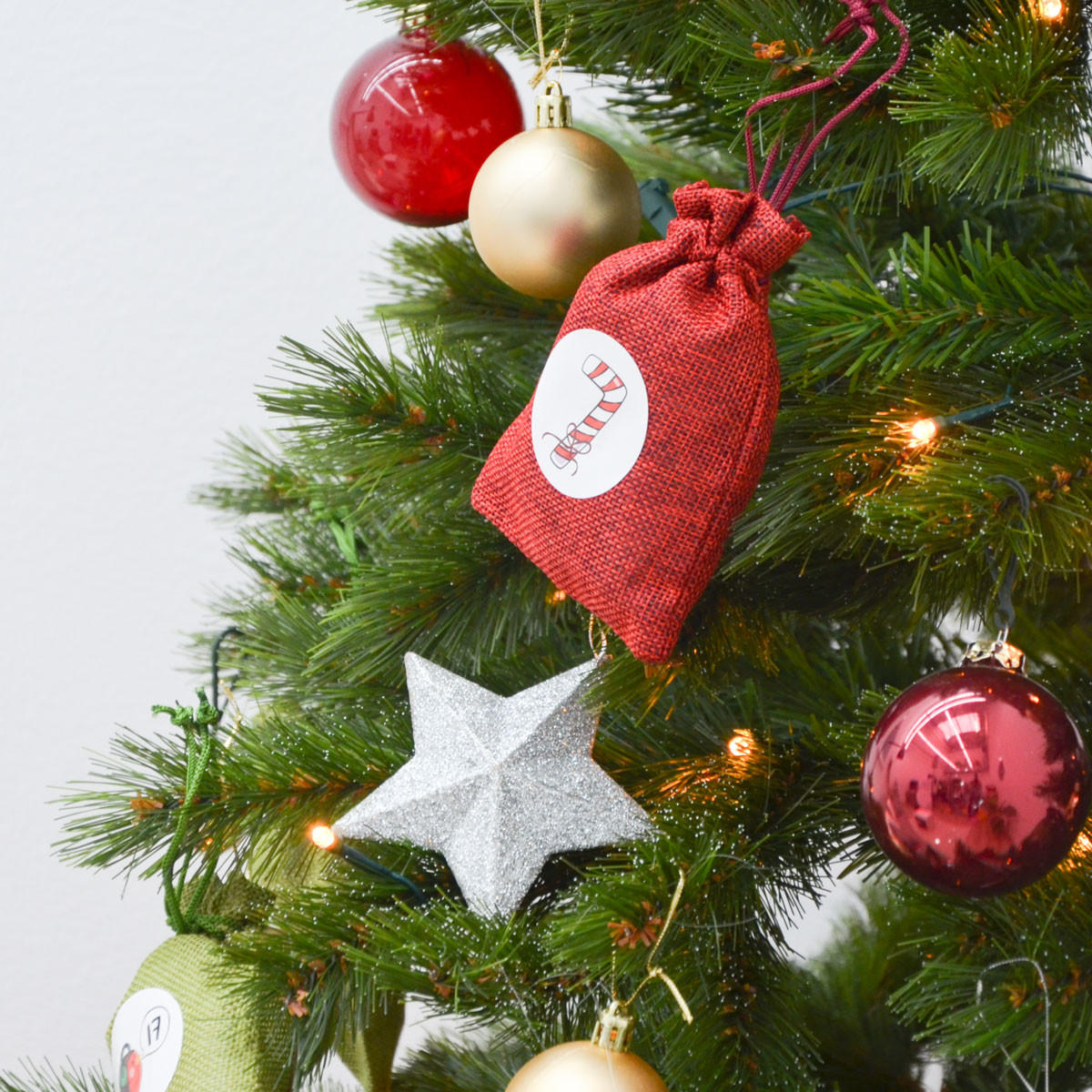 ADVENTSKALENDER zum Selbstbefüllen, 24 Geschenk-Säckchen Rot - Rot, Kunststoff (9.5/3/13cm) - Dunedesign