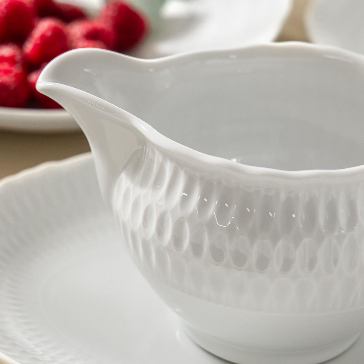 SAUCIERE MIT UNTERTASSE CMIELOW SOFIA aus Porzellan - Weiß, Keramik (17.5/18/9cm) - KONSIMO®