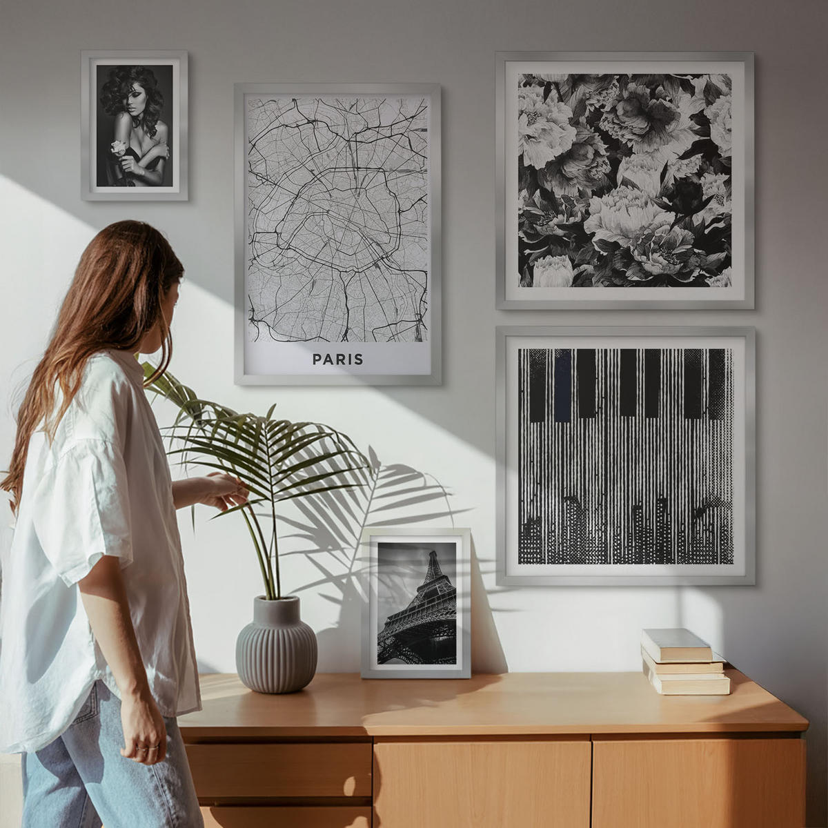 WANDBILDER 5er Set - 50x50 cm & 20x30 cm & 40x60 cm Silberner Rahmen - Porträt einer Frau mit einer Eiffel-Rose - Silberfarben, Kunststoff (40/60cm) - ArtPrintCave
