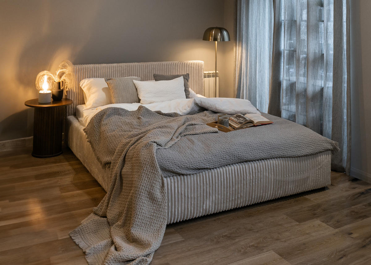 POLSTERBETT Tilio Cremeweiß Cordbezug 180 cm - Creme/Schwarz, Kunststoff/Textil (180/200cm) - Selsey