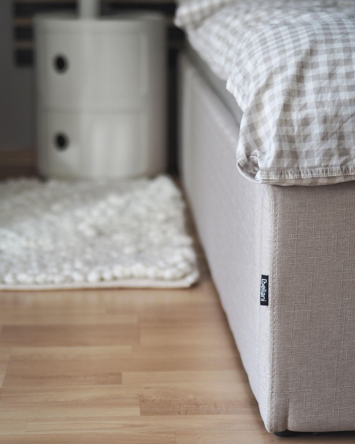 PAT cu spațiu de depozitare 180/200 cm bej deschis Dinan - bej, material textil (180/200cm) - Beliani