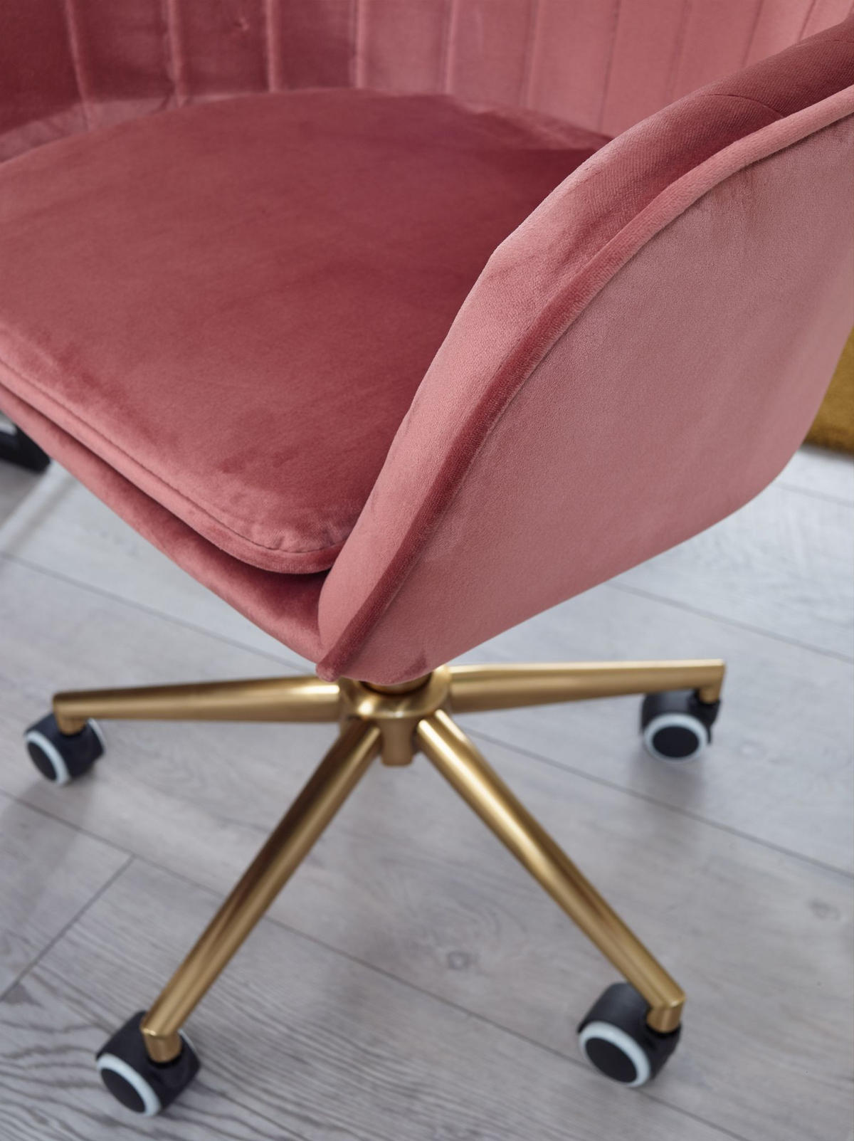 SCHALENSTUHL Samt mit Metallfußkreuz und 360° Drehfunktion SANDRA, Rosa 54x52x105 cm - Pink/Goldfarben, Textil/Metall (54/105/52cm) - KADIMA DESIGN