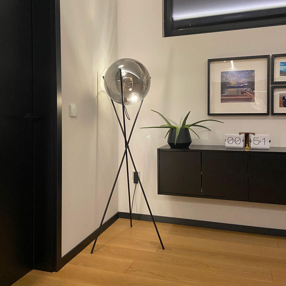 DREIBEIN-STEHLAMPE Sphere Schwarz/Rauch - Schwarz, Glas (40/40/160cm) - s.luce