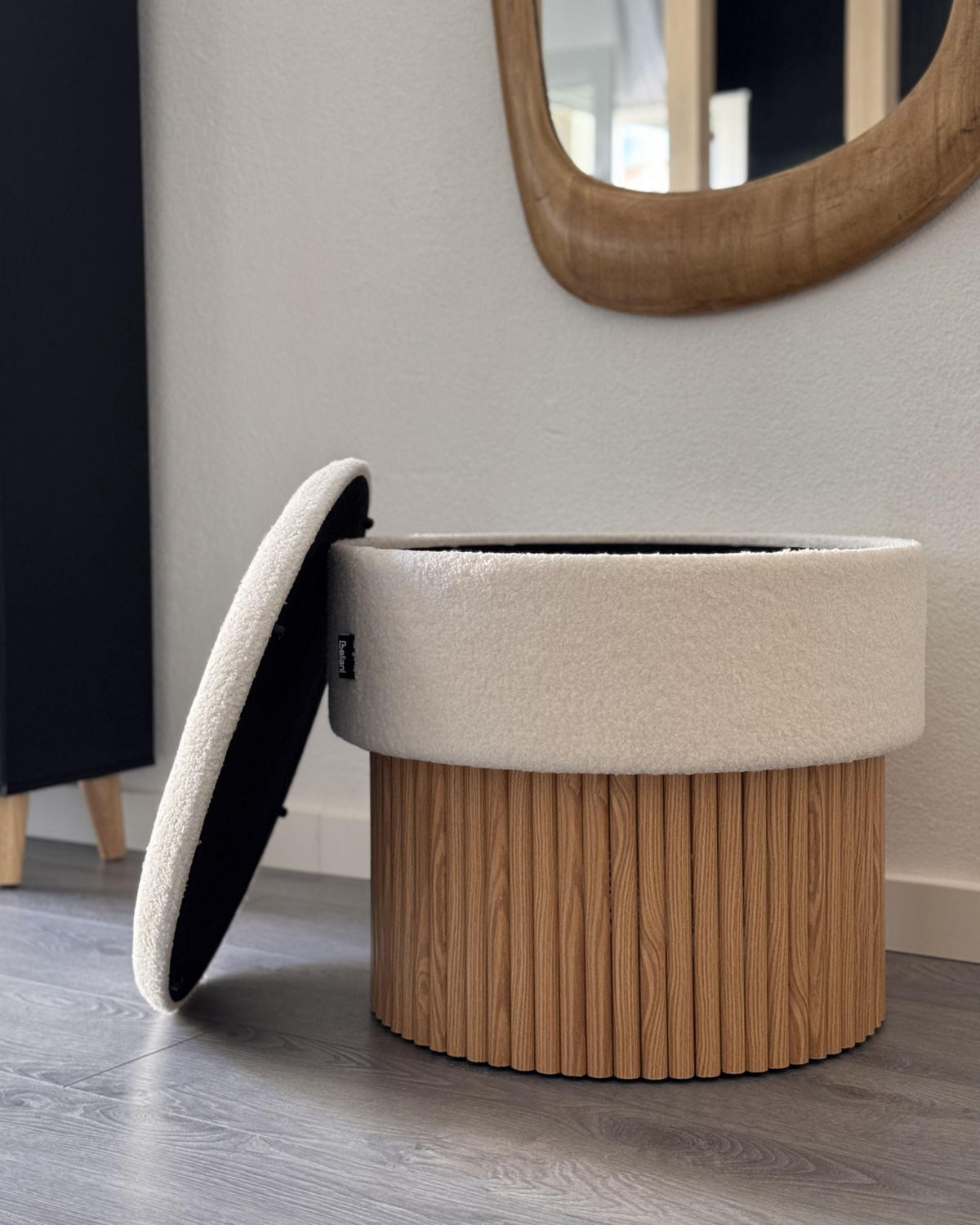 PUF s úložným prostorem Bouclé Krémově bílý Richey - bílá, textil (50/46/50cm) - Beliani