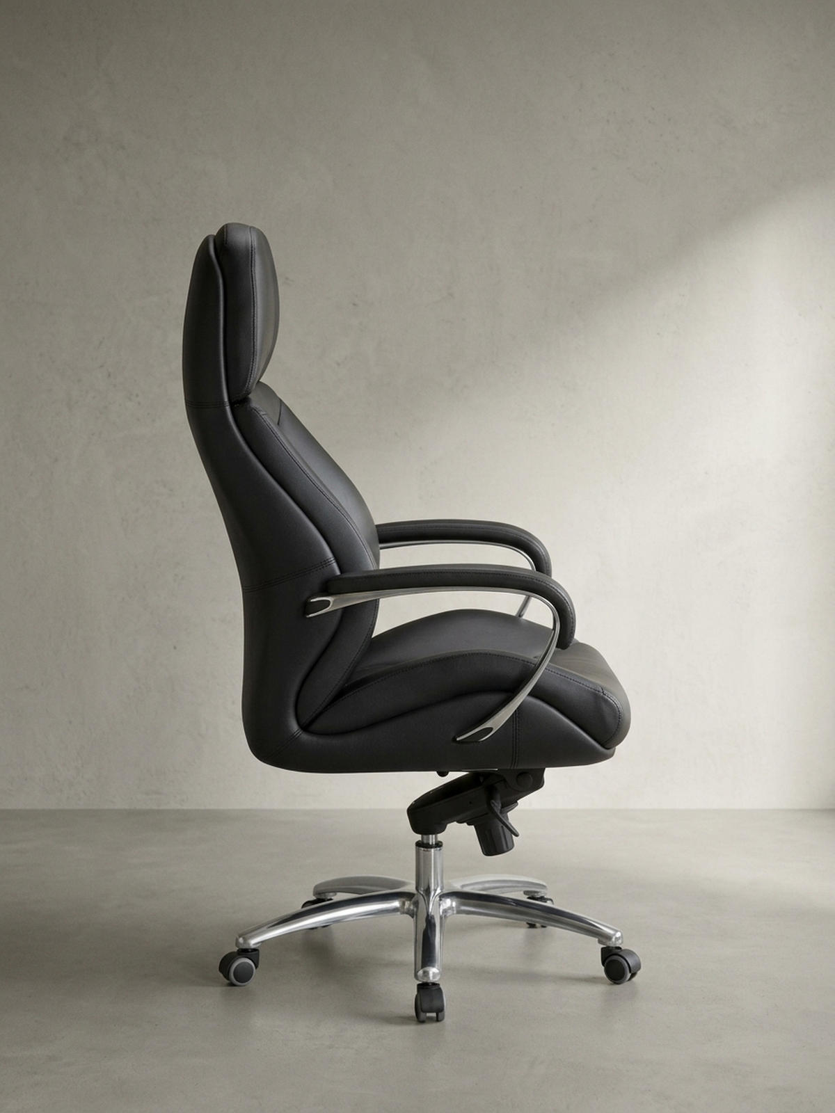 BÜROSTUHL Echtleder bis 120 kg mit Wippmechanik, Armlehnen und hoher Rückenlehne, Schwarz 67x67x137 cm - Silberfarben/Schwarz, Leder (67/137/67cm) - KADIMA DESIGN