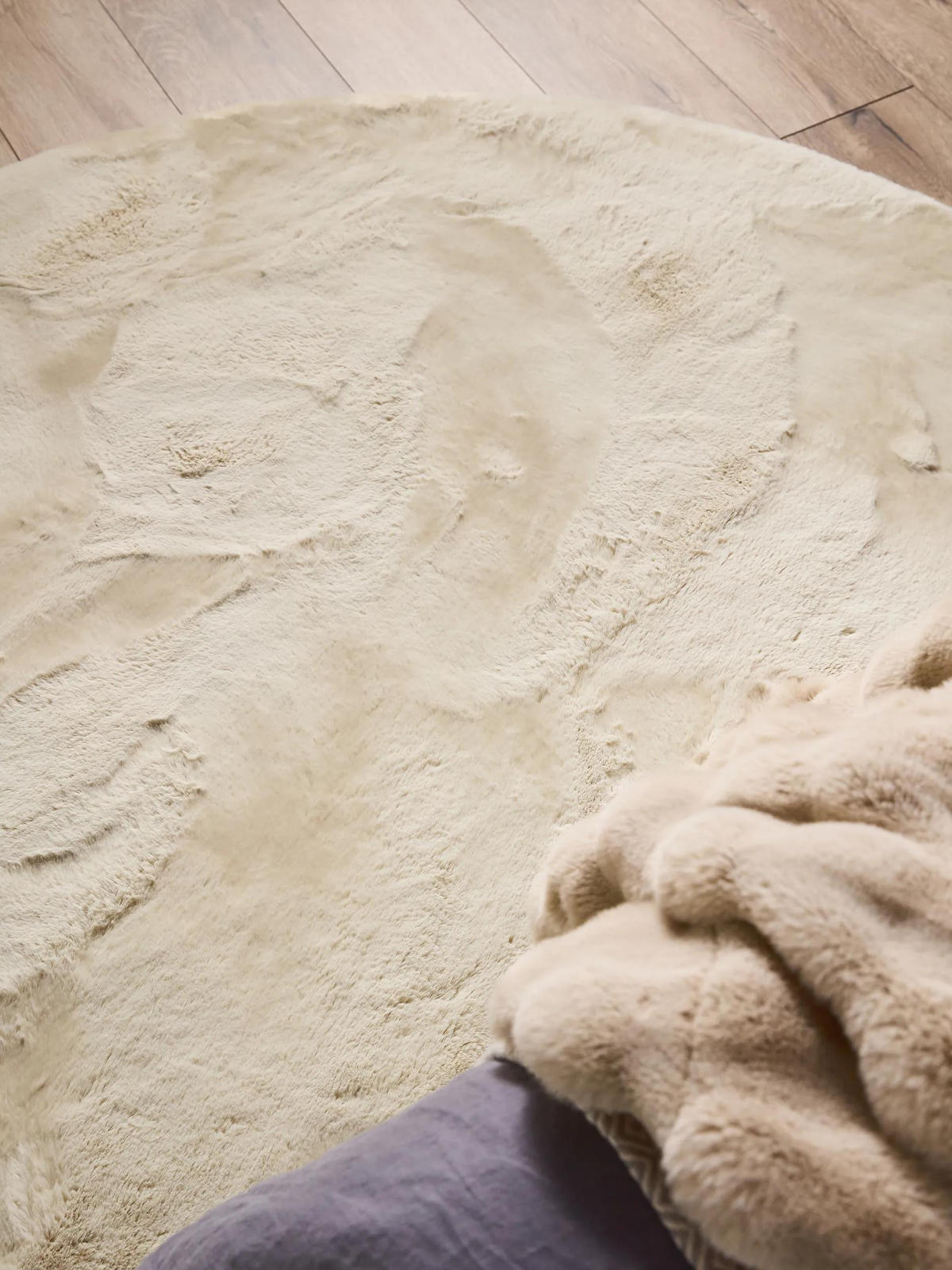 UMĚLÉ kožíškové koberce Dave Krémová ø 180 cm kulatý - krémová, textil/umělá hmota (180/180cm) - benuta Nest