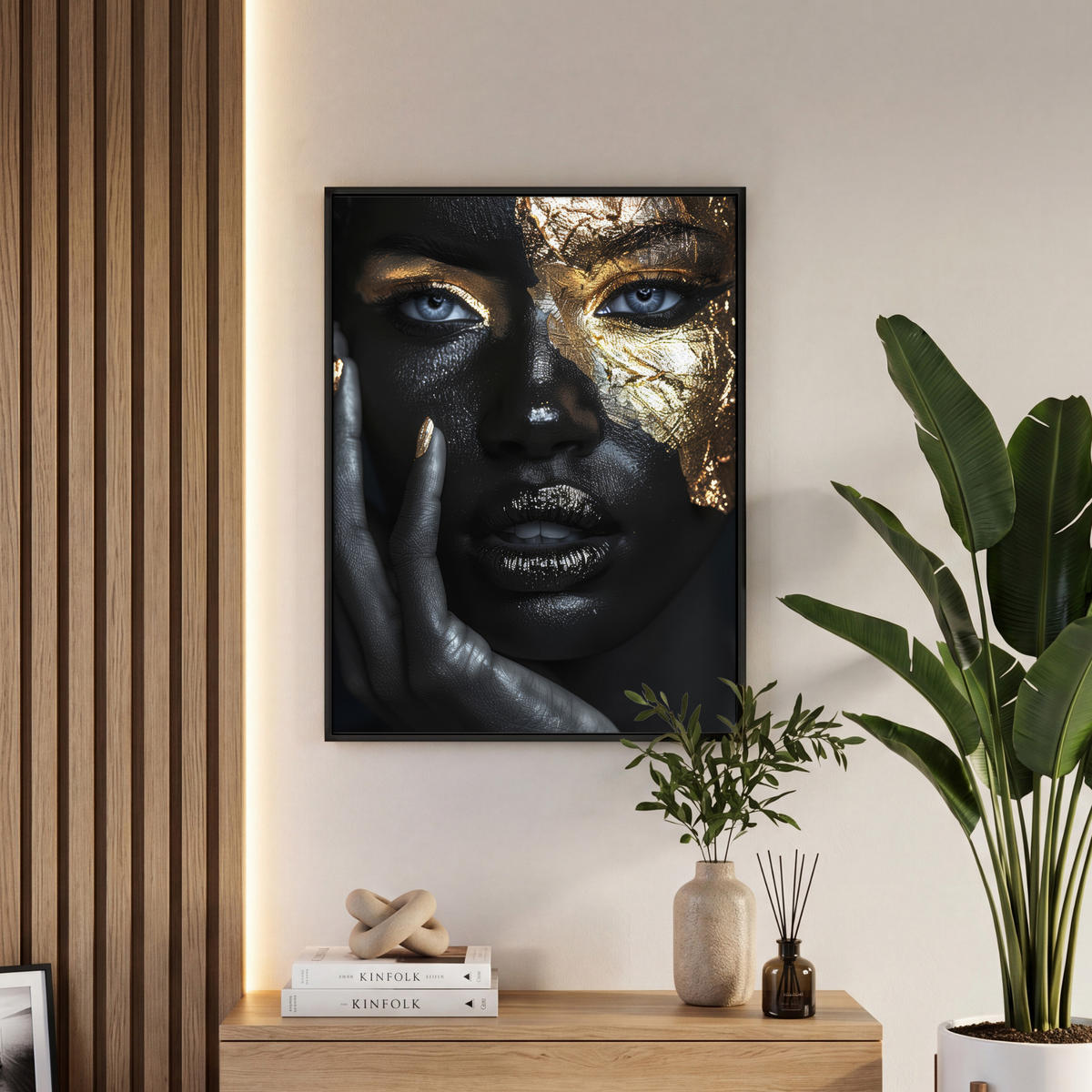 LEINWAND Bilder mit Rahmen - Frau - Gold - Porträt - Schwarz-Weiß - Luxus - 50x70 - Hellblau, Textil (50/70cm) - MuchoWow