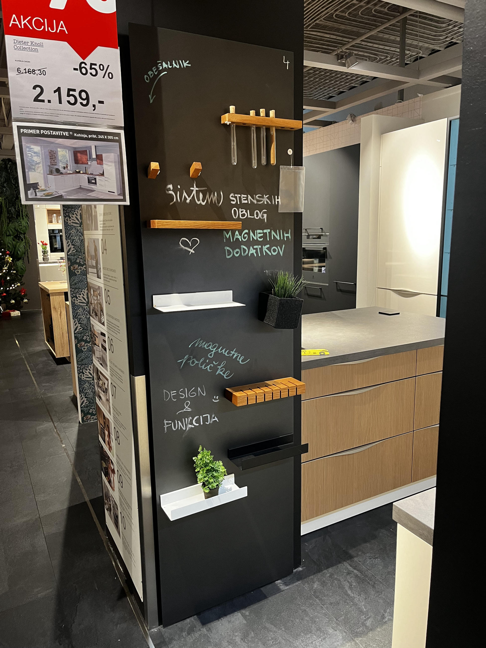 STENSKA NIŠA Z DODATKI