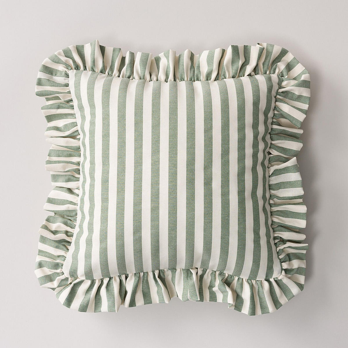 KISSENHÜLLE Charlotte 45x45 cm mit Rüsche - Grün, Textil (45/1cm) - Dekoria