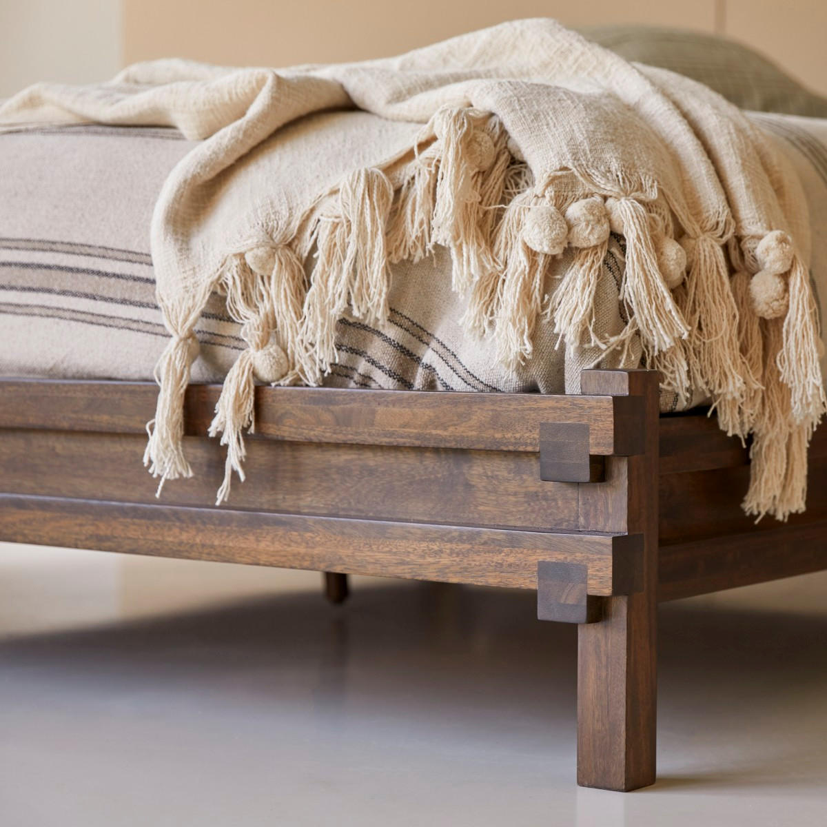 BETT Arko Braun aus Mango - Braun, Holz - Tikamoon