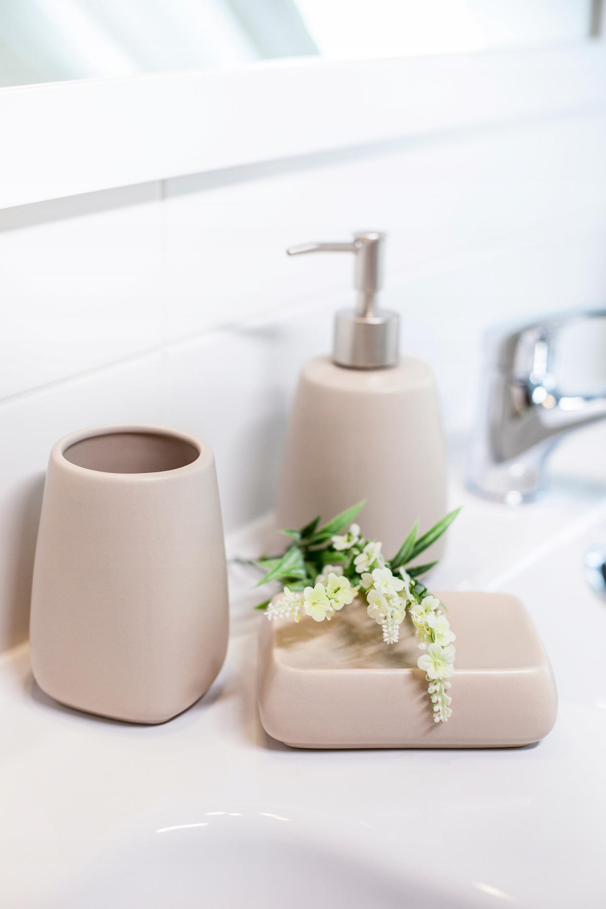 SEIFENSPENDER mit Pumpe 400 ml, beige - Beige, Keramik (8/18cm) - KADAX