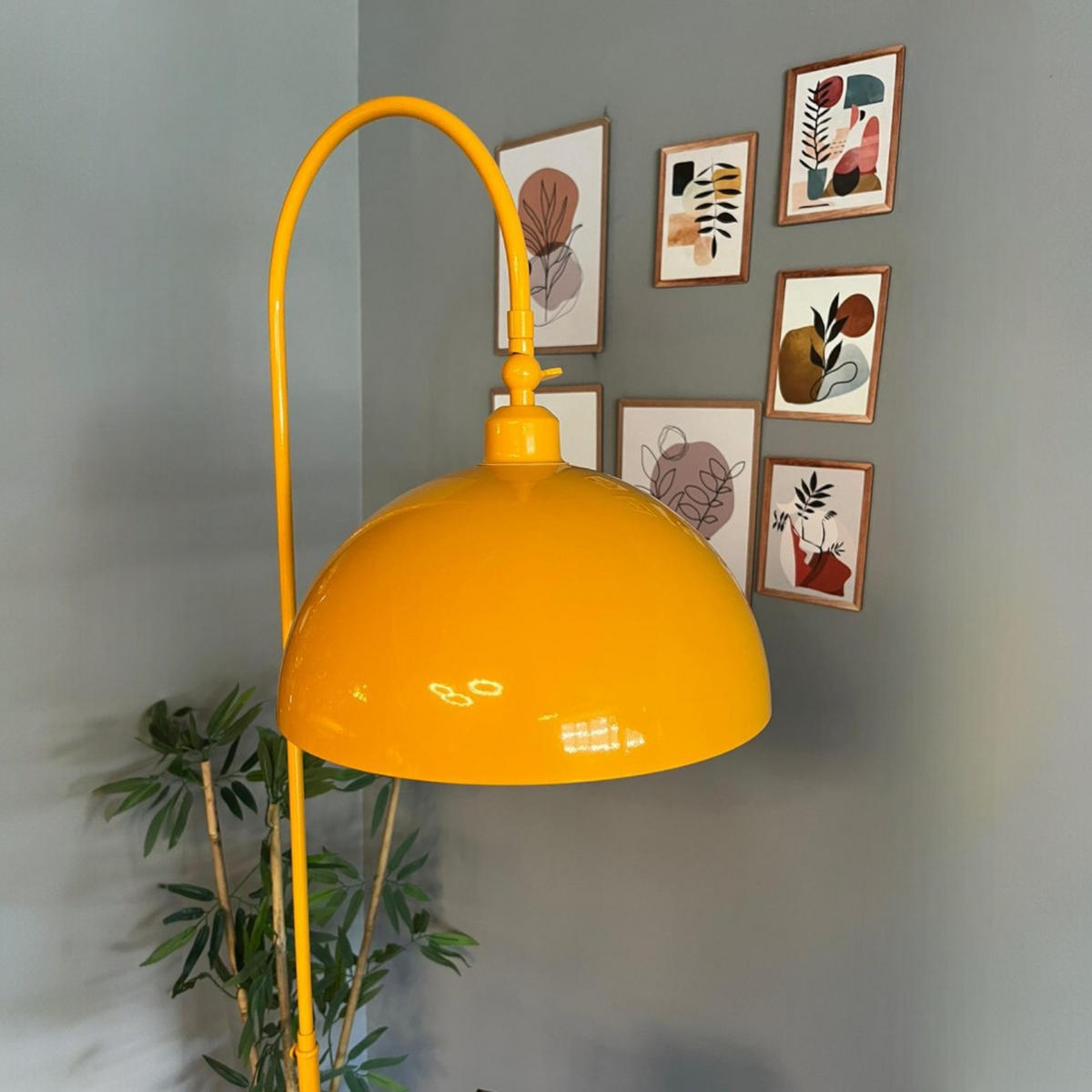 STEHLAMPE Gorkiede aus Metall mit Dimmer und Ablage - Gelb, Metall (37/37/170cm) - Bamyum