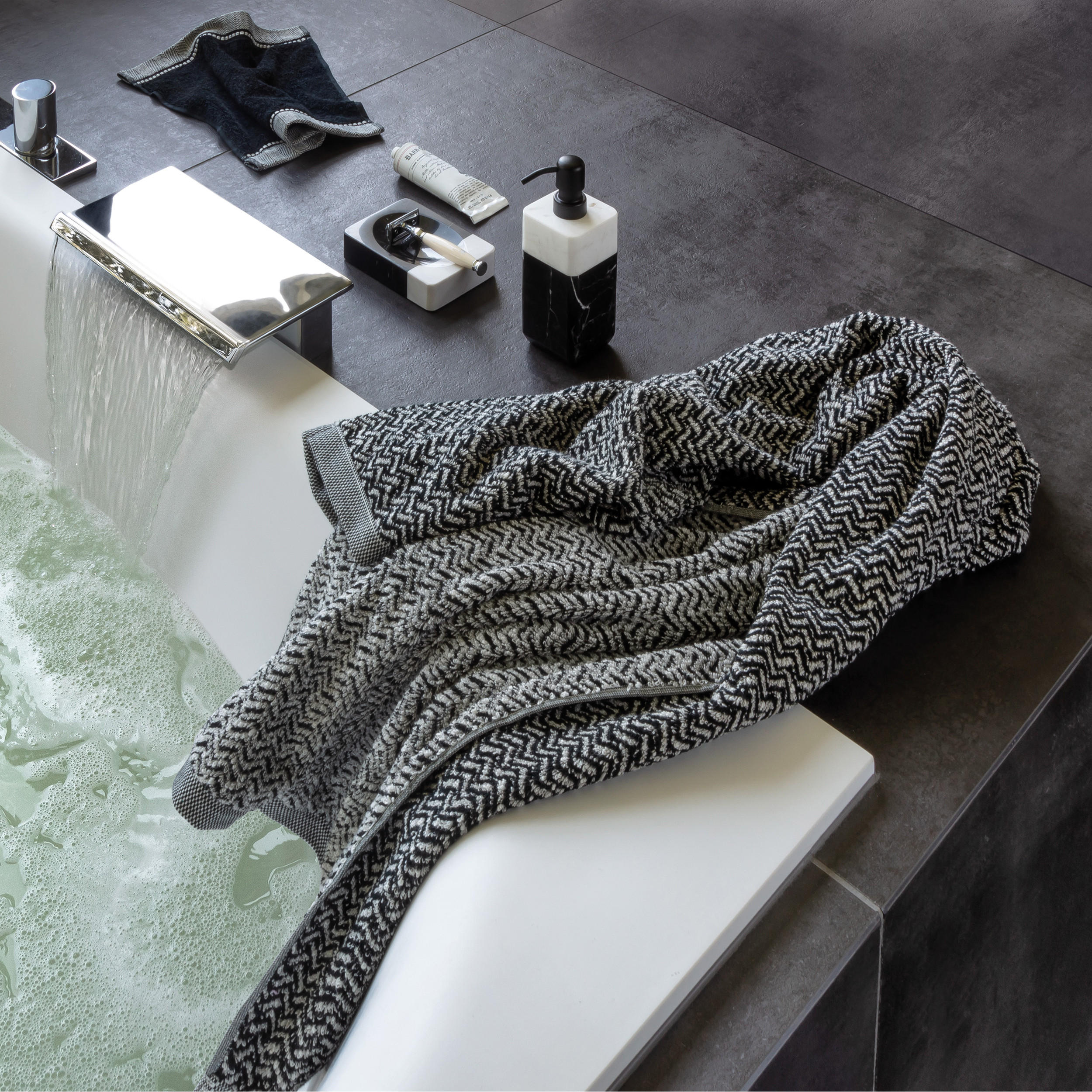 SEIFTUCH BROOKLYN - Schwarz, Textil (30/30cm) - MÖVE