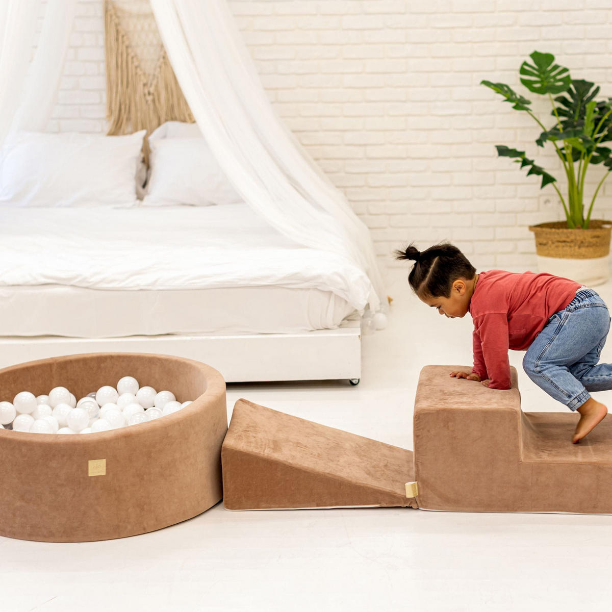 BÄLLEBAD mit Schaumstoff Bausteinen für Kinder, Samt, Marsala Rot - Beige/Dunkelorange, Textil (230/45/30cm) - MeowBaby