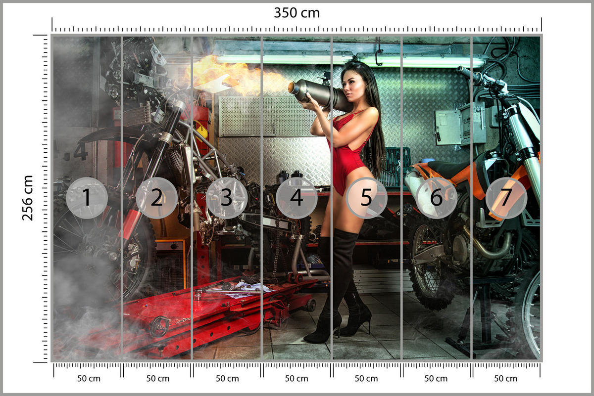 FOTOTAPETE Frau mit Brenner Garage Motorräder Werkzeuge 350x256 - Beige/Rot, Papier (350/256cm) - Muralo