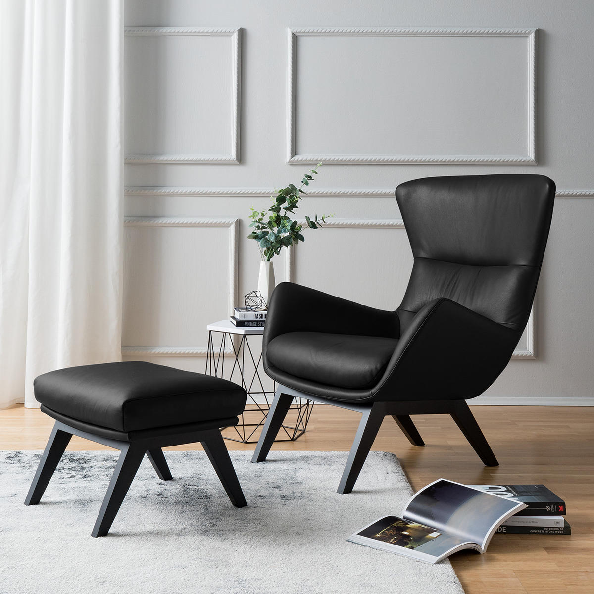 HOCKER mit Holzfüßen - Schwarz, Leder/Birkenholz (54/41/41cm) - home24