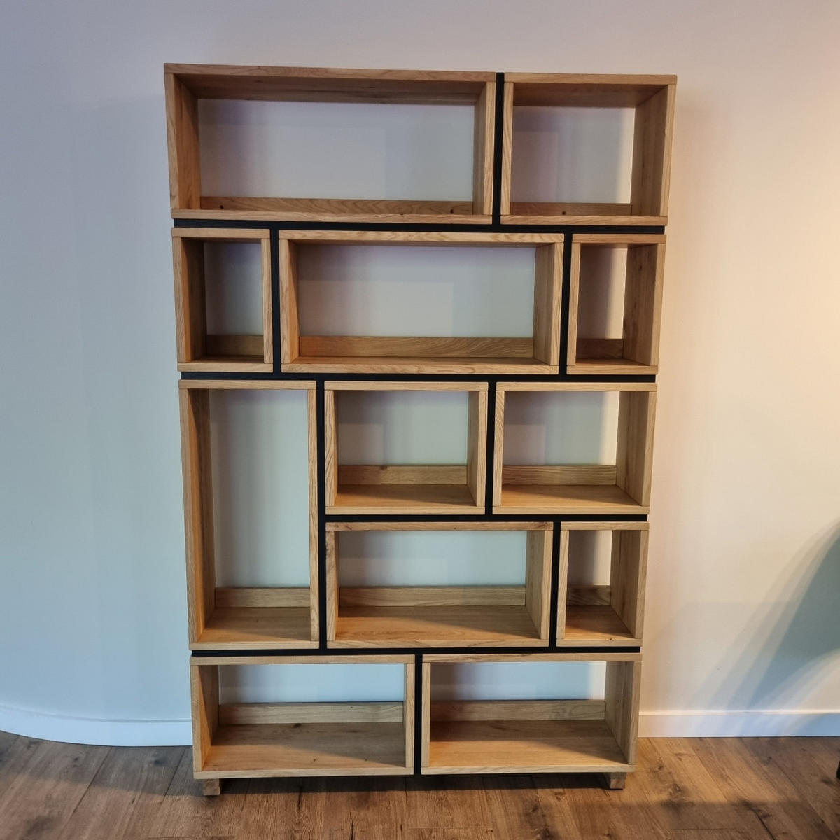 EICHENREGAL für das Wohnzimmer, Wohnbereich oder das Arbeitszimmer LIVO - Eichefarben, Holz (110/165/25cm) - Rawood Furniture