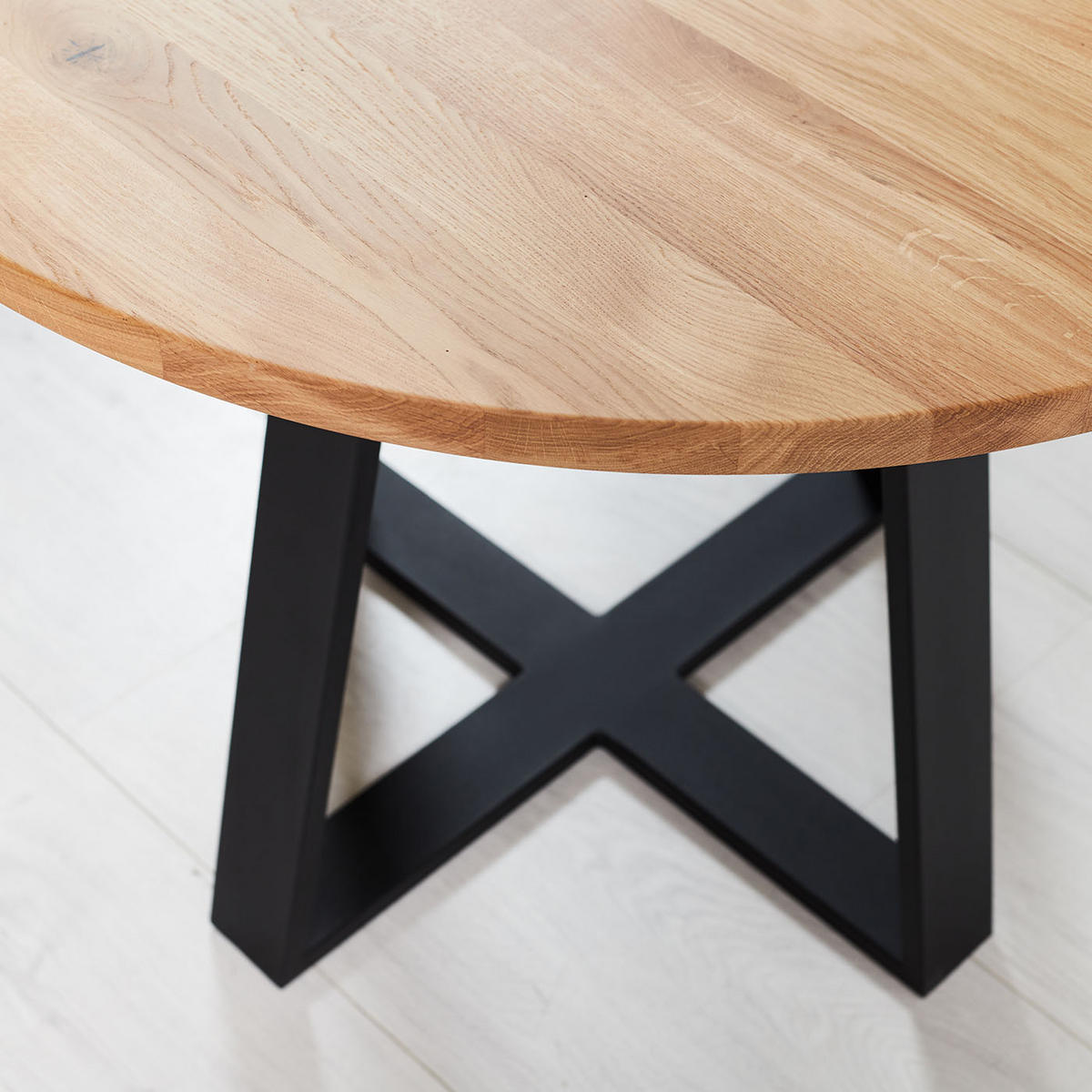 ESSTISCH Cloud Runder aus massivem Eichenholz 110 cm - Eichefarben/Schwarz, Holz/Metall (110/110/75cm) - Danzz