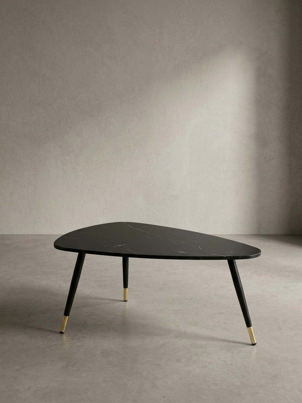 COUCHTISCH mit Marmor Optik, Dreibein, Metall-Gestell, Dreieckig, Schwarz 90x60x41 cm - Schwarz, Holzwerkstoff/Metall (60/90/41cm) - KADIMA DESIGN