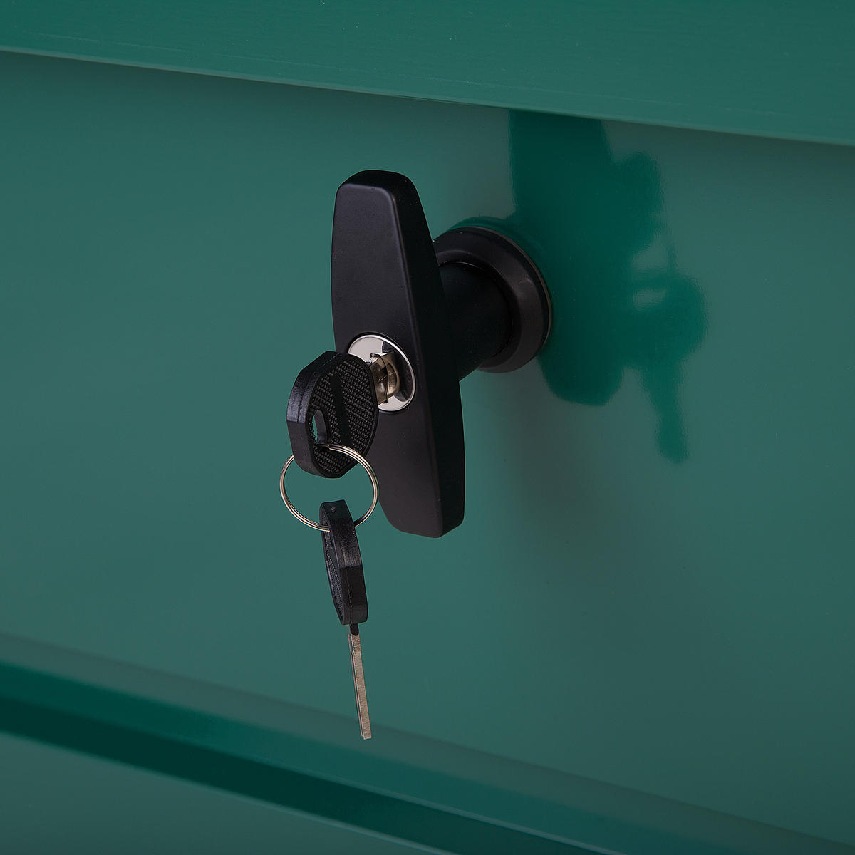 AUFLAGENBOX Stahl dunkelgrün 132/62 cm Cebrosa - Grün, Metall (132/64/62cm) - Beliani