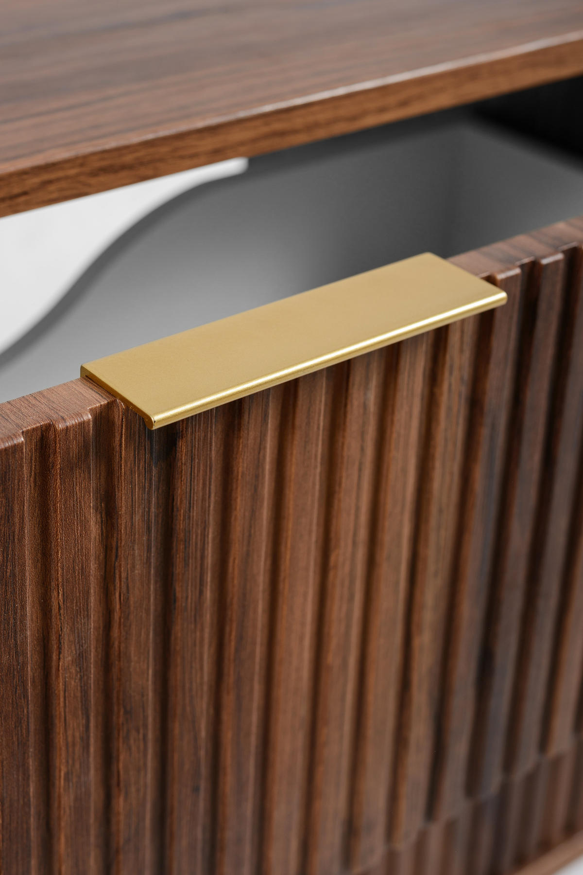 BADEZIMMERSCHRANK : Farbe Eiche-Nussbaum, Griff gold, Füße gold, 120 x 41,5 x 66,7 cm - Goldfarben/Braun, Holzwerkstoff (120/66.7/41.5cm) - 3XE LIVING