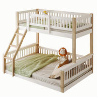 ETAGENBETT 90/200 cm + 140/200 cm in Weiß/Natur aus Kiefer mit Leiter und Bettgitter - Weiß, Holz (90/200cm) - OKMYHOME