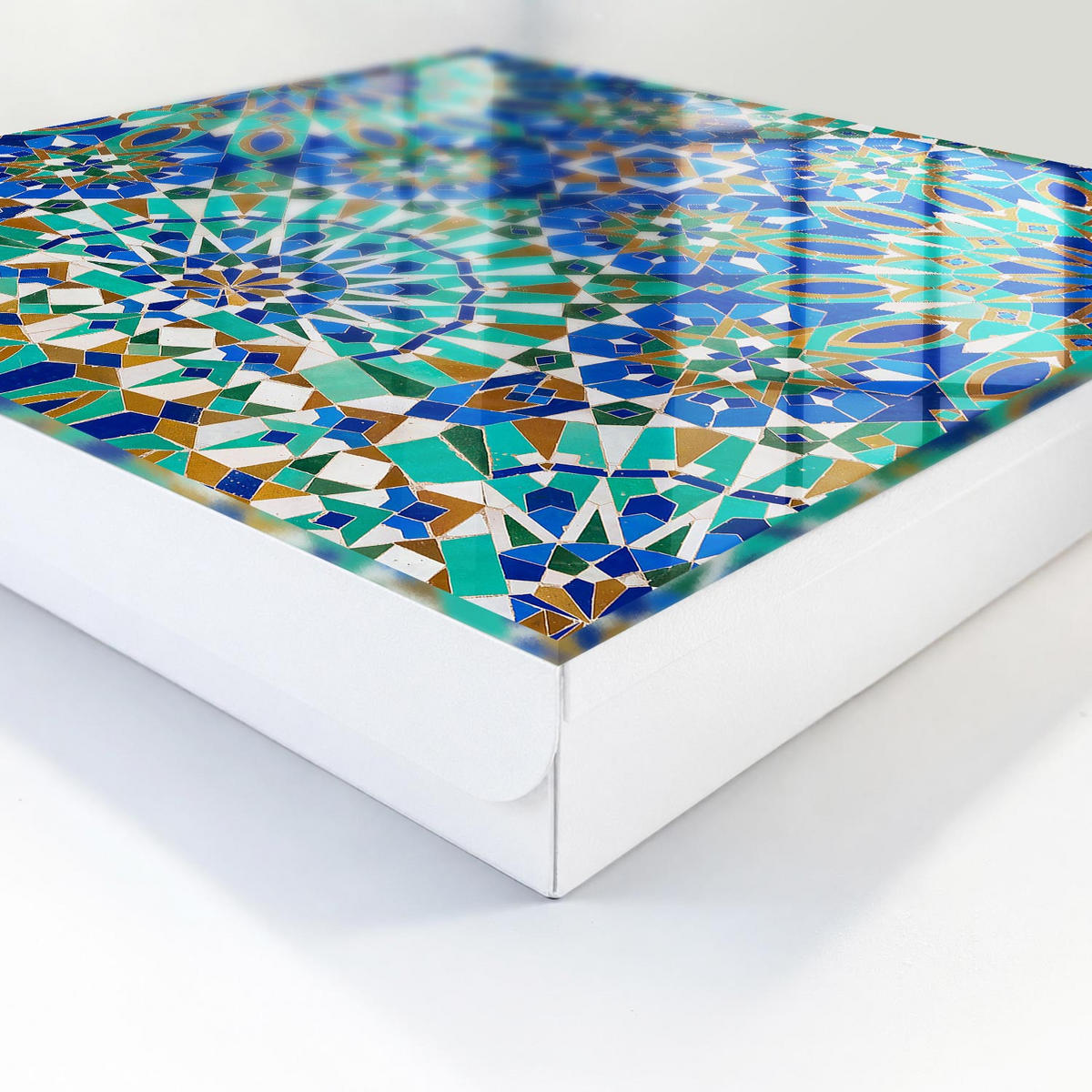 SCHLÜSSELBOX Weiß 30x30 cm – Türöffnung nach rechts - Geometrisches Mosaik - Blau, Metall (30/30/5cm) - TULUP