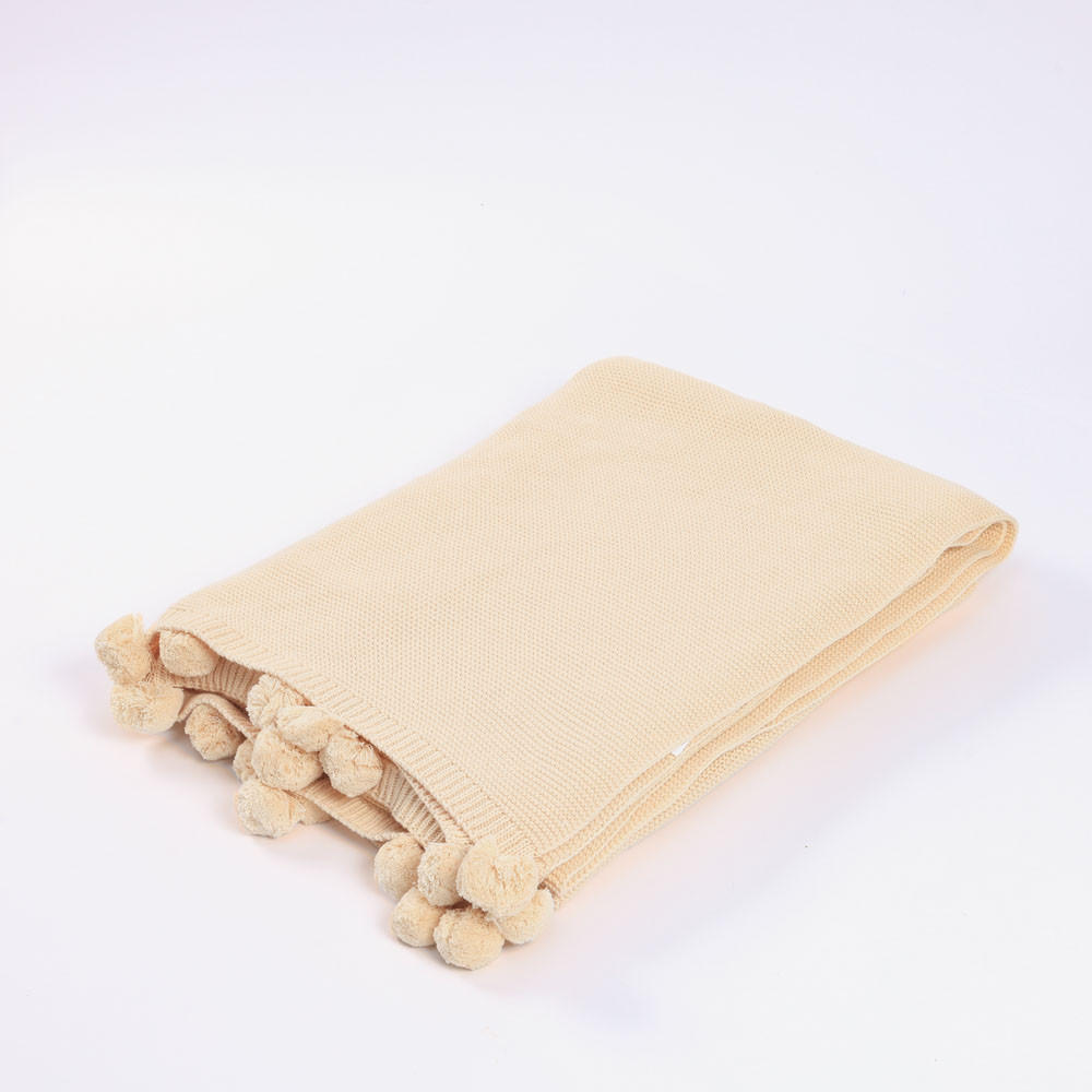 BAUMWOLLDECKE ELIA - Farbe / Ausführung: Beige / inkl. Pompoms, Größe: 140 x 200 cm - Beige, Naturmaterialien (140/200cm) - Home Deluxe