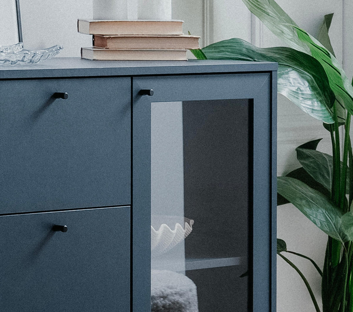 KOMMODE blau 120 cm, Anrichte mit 4 Vitrinenfächern - Blau/Schwarz, Glas/Holzwerkstoff (120/90/40cm) - Furn.Design