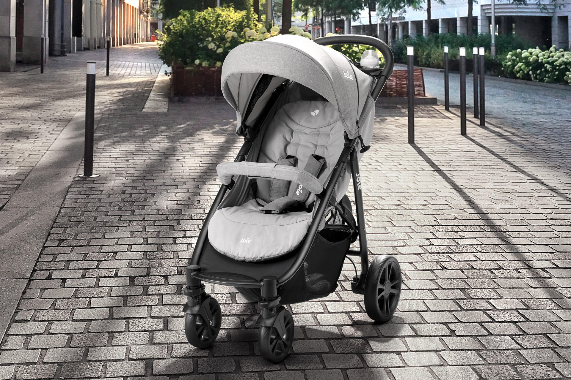Grauer Buggy in Grau