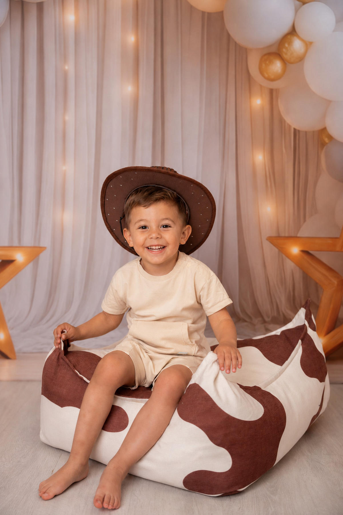 KINDER Sitzpouf Kuhmuster quadratisch – weiches Bodenkissen fürs Kinderzimmer - Creme/Braun, Textil (60/35/60cm) - Bees & Blooms