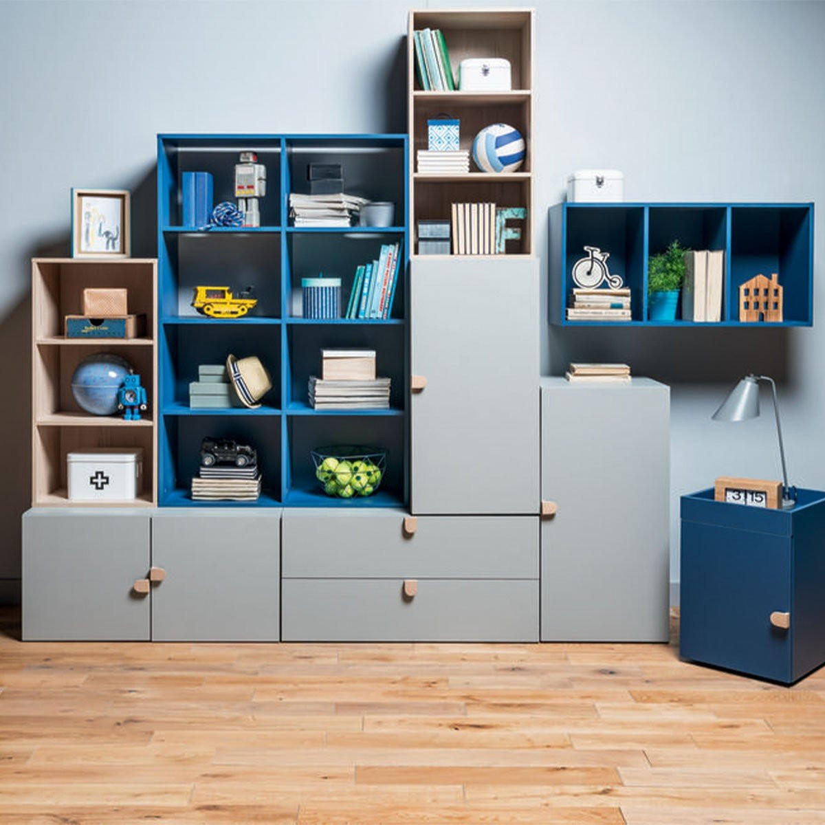 GRAUE Kommode mit 2 Schubladen und Holzgriffen - Stige - Grau, Holzwerkstoff (49/47/94cm) - Calicosy
