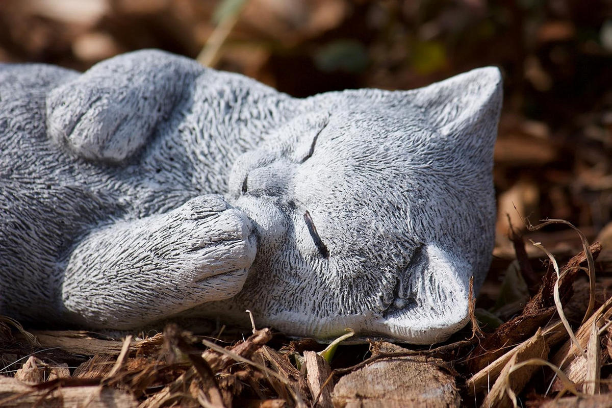 STEINFIGUR Katze Minka träumend massiver Steinguss frostfest - Grau, Stein (19/7/12cm) - stoneandstyle