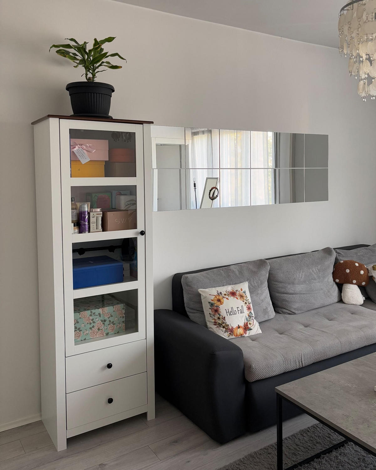 VITRINE mit Glastüren 60 cm Weiß Pimba - Dunkelbraun/Weiß, Holzwerkstoff (60/180/40cm) - Beliani