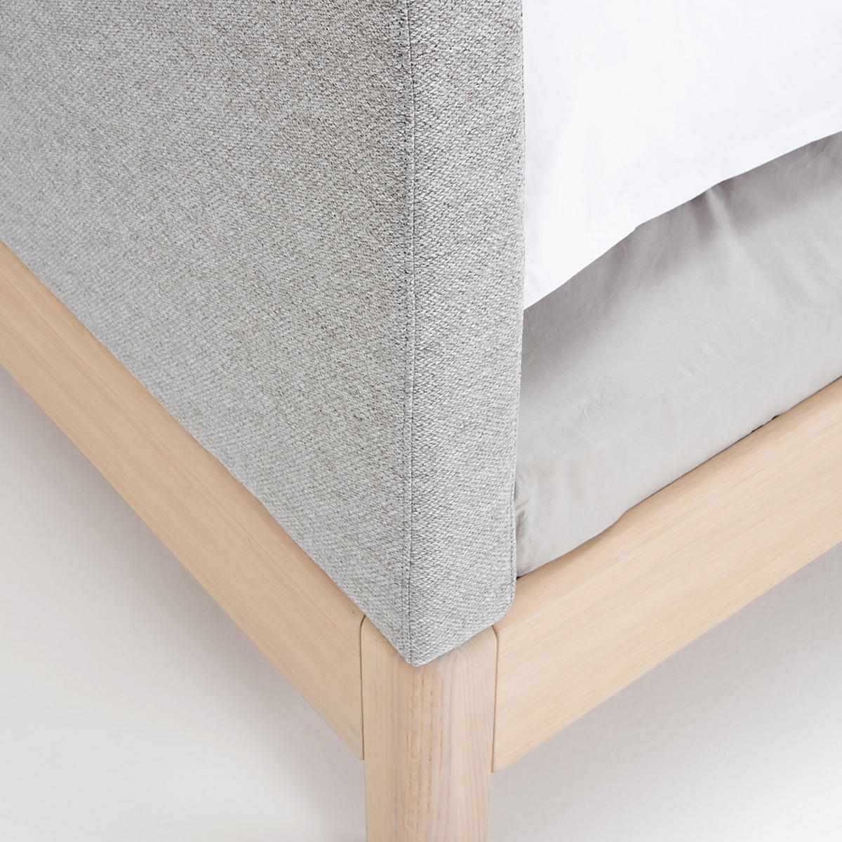 MASSIVHOLZBETT mit Polsterkopfteil - Eiche massiv / Webstoff, Hellgrau - Hellgrau, Textil (160/200cm) - home24