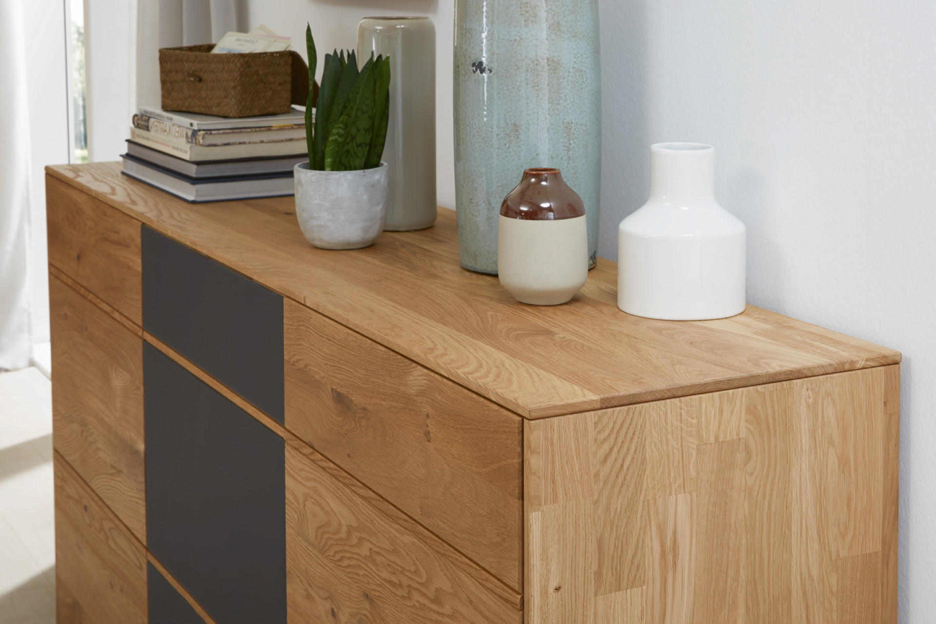 wohnzimmer-holz-moebel-massiv.png