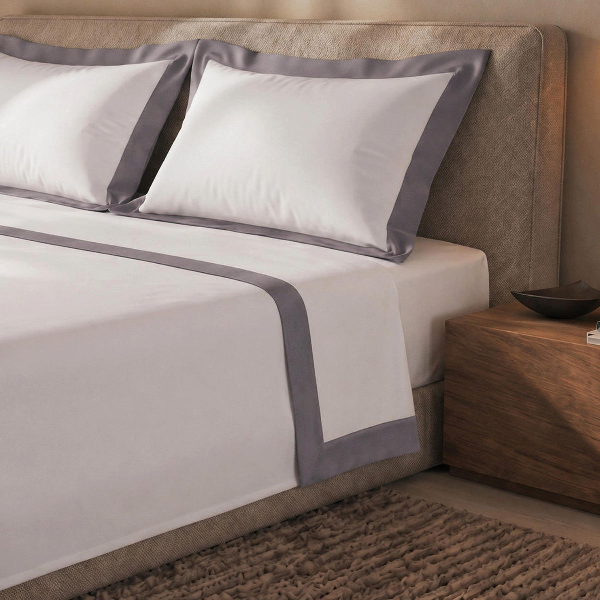 KOMPLET posteljnine iz 100 % bombaža z dekorativnim satenastim robom Temno siva ; Posteljnina za posteljo 120–130 cm - temno siva, tekstil (130/200cm) - The White Stone