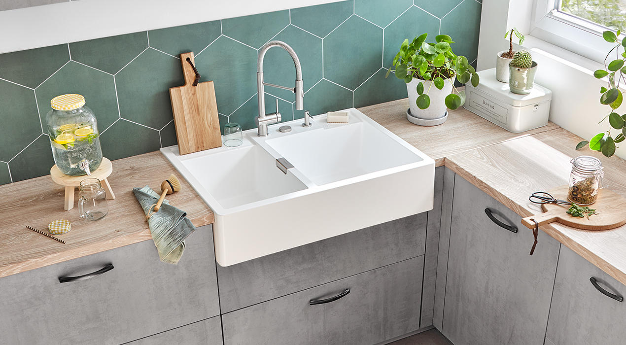 Küchenspüle in weiß