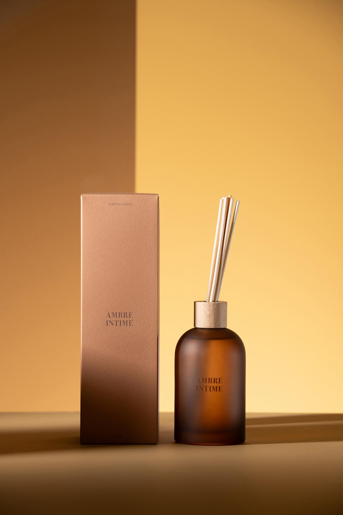 DUFTSPENDER HAUSPARFUM ACCORDS ESSENTIELS - Gelb - 250 ml - Cognac, Paraffin (7.5/27.5/7.5cm) - J-Line