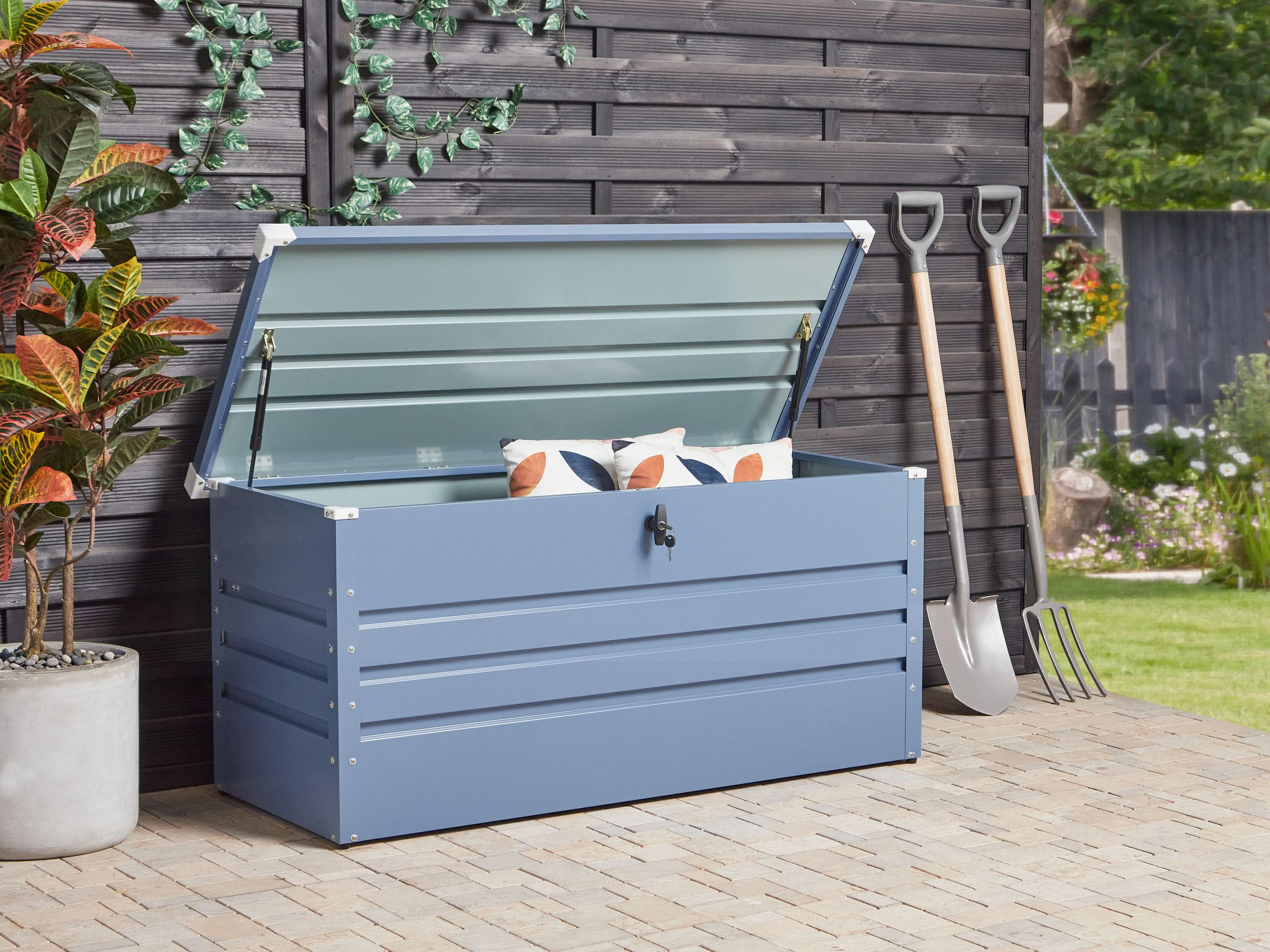 AUFBEWAHRUNGSBOX Blau Cebrosa - Blau, Metall (132/64/62cm) - Beliani