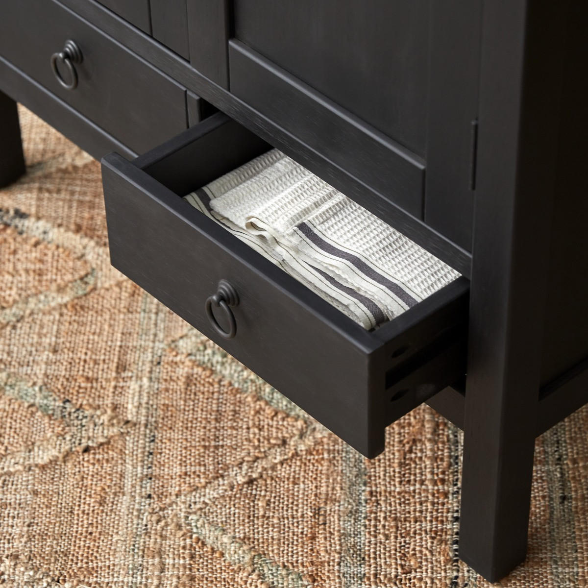 ANRICHTE Thaki Black Schwarz aus Pinie - Schwarz, Holz (80/100/40cm) - Tikamoon