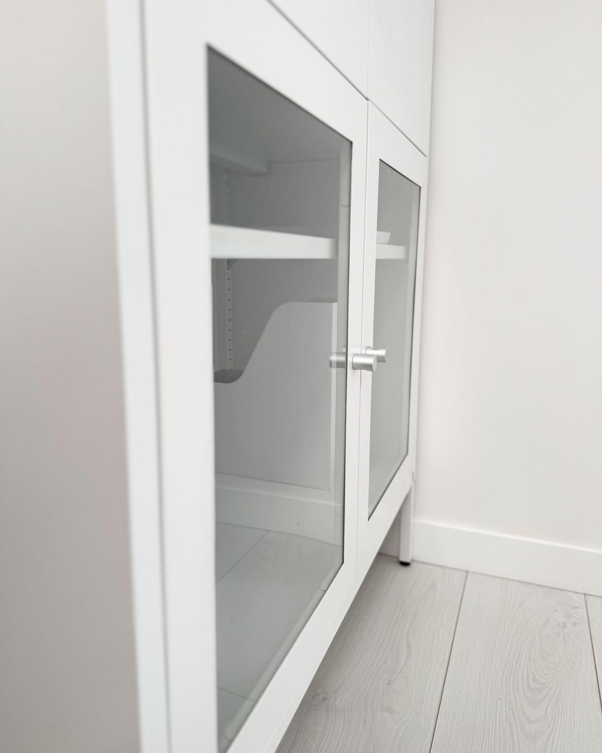 SIDEBOARD se skleněnými dveřmi Kov 80 cm Bílý Esholt - bílá, kov (80/102/40cm) - Beliani
