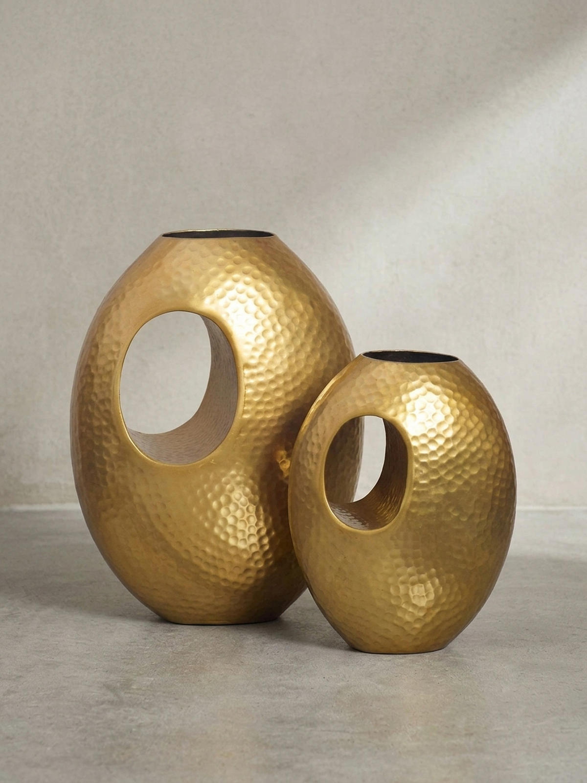 VASE 2er Set Aluminium mit Tragegriff Hammerschlag Modern Handgefertigt, Gold 29x17x39 cm - Goldfarben, Metall (39cm) - KADIMA DESIGN