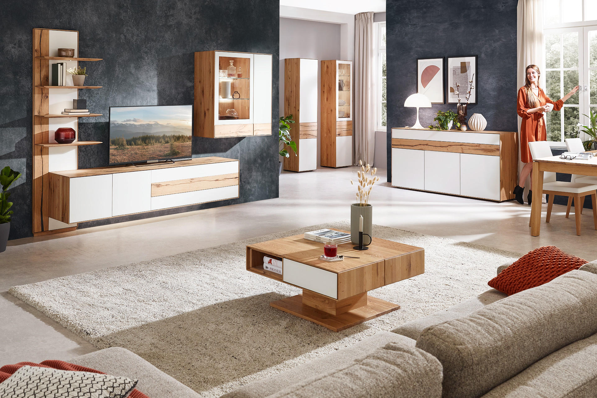 Trendmaterial Holzmöbel im Wohnzimmer