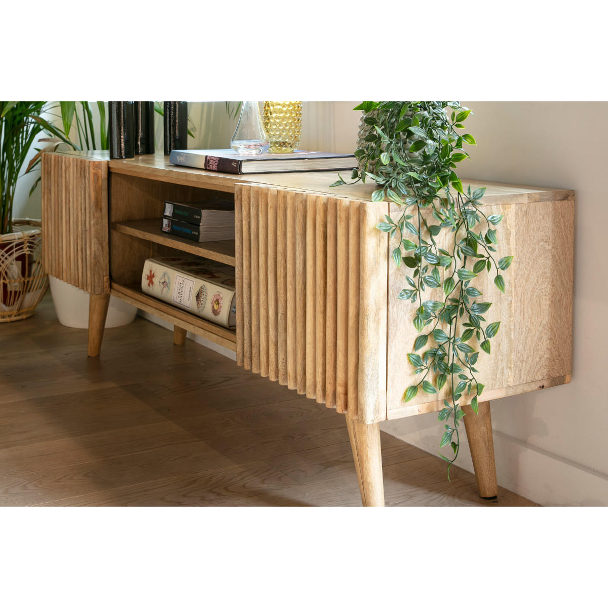 TV-SCHRANK Massives Mangoholz SchiebetÙren ALBA - Naturfarben, Holz (40/50/140cm) - Miliboo